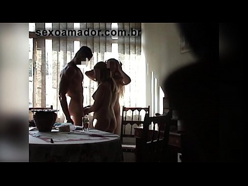 ❤️ Miqtë e seksit ftojnë një burrë gjigant dhe një treshe me të ❤ Video seksi në pornografi sq.bestsexporno.ru ️❤